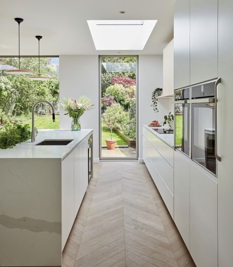 Kitchen Extension Ideas, Kitchen Diner Extension, Kitchen Extensions, Desain Pantry, Side Extension, London Kitchen, Scandinavian Kitchen, White Modern Kitchen, Modern Kitchen Design Luxury