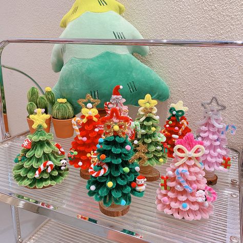 20cm mini Xmas tree  #Christmastree #Christmas #Christmasdecor #Christmasgift Fuzzy Wire Christmas Tree, Christmas Tree Pipe Cleaner, Mini Christmas Tree Ideas, Pipe Cleaner Christmas Tree, Diy Mini Christmas Tree, Mini Xmas Tree, Fuzzy Wire, Candy Christmas Tree, Christmas Centers