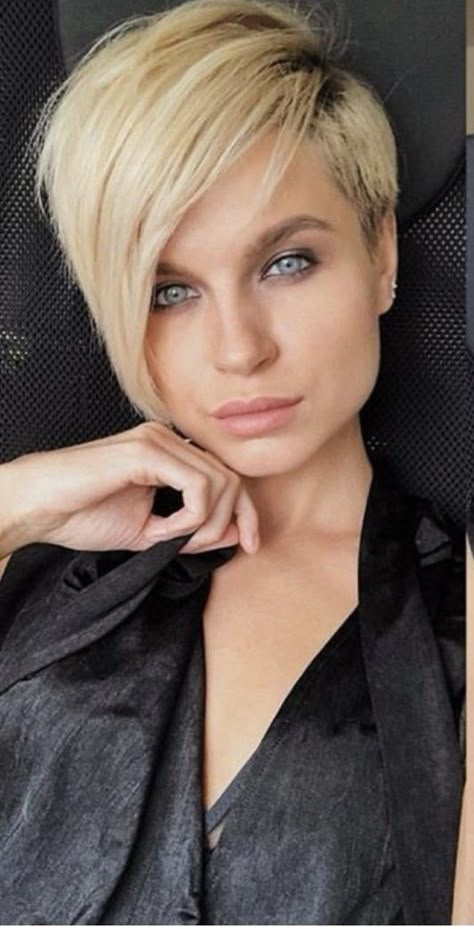 Short Pixie Bob Haircuts, Bob Haircuts With Bangs, Short Pixie Bob, Asymmetrical Bob Haircuts, Longer Pixie Haircut, Blonde Highlight, Bob Haircut With Bangs, Sassy Hair, Short Wedding Hair