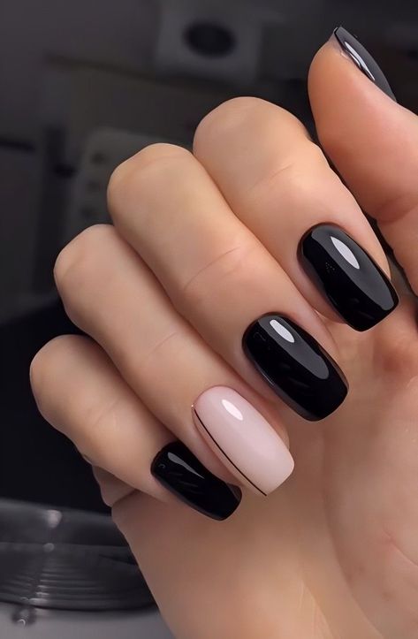 Classy Gel Nails Short, Trendy Nails Short Acrylic, Nails Lightning Bolt, Short Acrylic Nails Summer, Cute Trendy Nails, Nails Short Cute, Bolt Nails, Lightning Bolt Nails, Classy Gel Nails