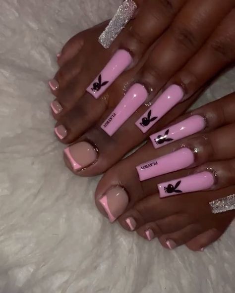 Blue Designed Acrylic Nails, Nails Square Long Summer, Nail Designs Summer Acrylic Coffin Long, Long Nails Coffin Summer, Long Nails Acrylic Coffin, Cute Birthday Nails Long, Play Boy Nails Acrylic, Pretty Long Nails Ideas, Cool Pink Nail Designs