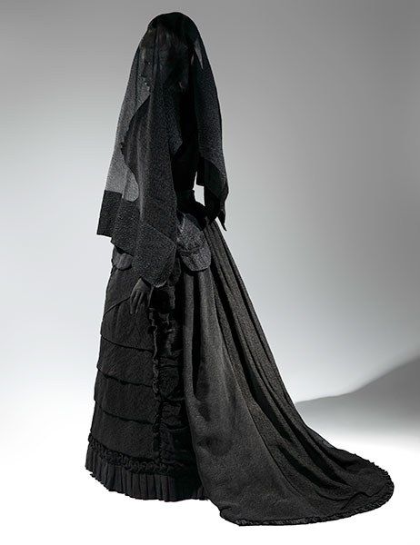 1870s Fashion, Victorian Clothing, Costume Collection, Costume Institute, Vestidos Vintage, Historical Costume, Long Black Dress, Historical Clothing, Mode Vintage