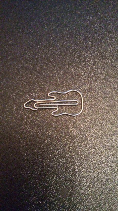 Paperclip Art, Cute Things To Make, Paper Clips Diy, Paperclip Crafts, Guitar Crafts, Diy Jewelry Making Tutorials, Instruções Origami, Diy Plant Hanger, Pinterest Diy Crafts