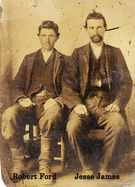 Lost photo of Jesse James, assassin Robert Ford is found, authenticated - seattlepi.com Jesse James Outlaw, Forensic Artist, Old West Outlaws, Wild West Outlaws, Famous Outlaws, Old West Photos, Vintage Foto's, Billy The Kid, Wilde Westen