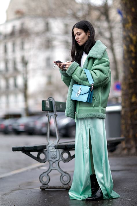 Day 5 Style Tiles, Moda Paris, Paris Fashion Week Street Style, Autumn Street Style, Green Outfit, Fashion Weeks, Street Style Inspiration, 가을 패션, Cool Street Fashion