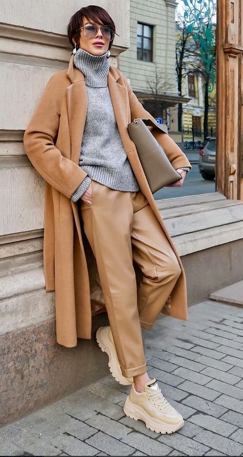 Classic Fashion Looks, Tan Outfit, Dress Like A Parisian, Classy Winter Outfits, Classic Style Outfits, Winter Fashion Outfits Casual, Style Inspiration Fall, Pinterest Fashion, 가을 패션