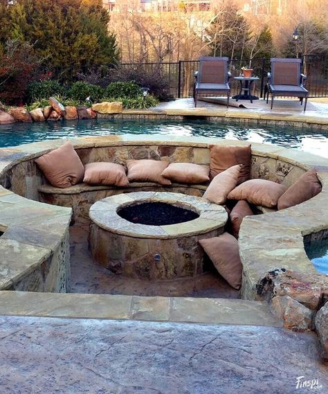 Diy Fire Pit Ideas, Fire Pit Plans, Outdoor Fire Pit Designs, Cool Fire Pits, Fire Pit Furniture, Round Fire Pit, Fire Pit Seating, Fire Pit Area, Fire Pit Designs