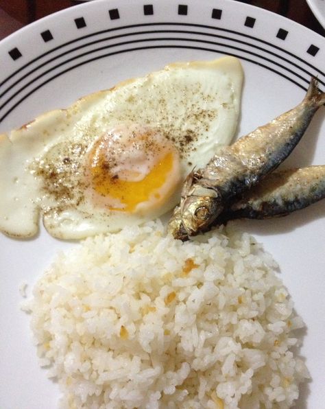 Tuyo-Si-Log... the usual filipino breakfast Breakfast Filipino Food, Breakfast Pictures Snapchat, Filipino Breakfast Aesthetic, Philippines Breakfast, Breakfast Filipino, Filipino Lunch, Pinoy Breakfast, Cheap Breakfast, Filipino Breakfast