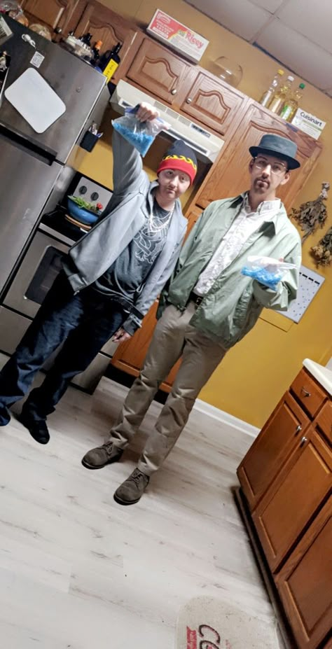 Jessie Pinkman And Walter White Costume, Walter White And Jesse Pinkman Halloween, Jesse And Mr White Costume, Jesse And Walter Costume, Breaking Bad Outfit Ideas, Jessie Breaking Bad Costume, Jessie And Walter Costume, Jessie Breaking Bad Outfits, Walt And Jesse Costume