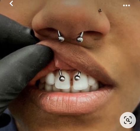 Finger Piercing, Piercings Aesthetic, Underground Tattoo, Pretty Piercings, Piercing Conch, Piercing Inspiration, Smiley Piercing, Eyebrow Makeup Tips, Piercing Tragus