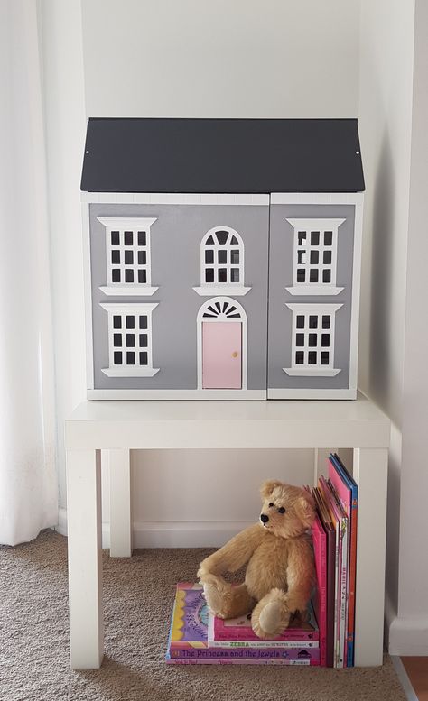 Doll House Makeover, Homemade Dollhouse, Dollhouse Makeover, Kids Doll House, House Restoration, Diy Barbie Furniture, House Makeover, Doll House Plans, Dolls House Interiors