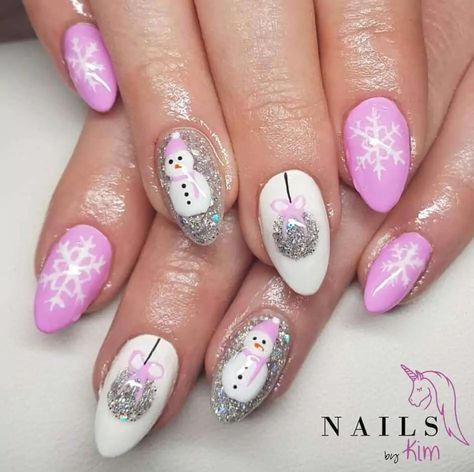 45 Cute Pink Christmas Nail Designs for the Holidays Pink Holiday Nails, Pink Christmas Nail Designs, Pink Christmas Nail, Pink Christmas Nails, Matte Pink Nails, Snowflake Nail Art, Hot Pink Nails, Cute Christmas Nails, Nails Christmas