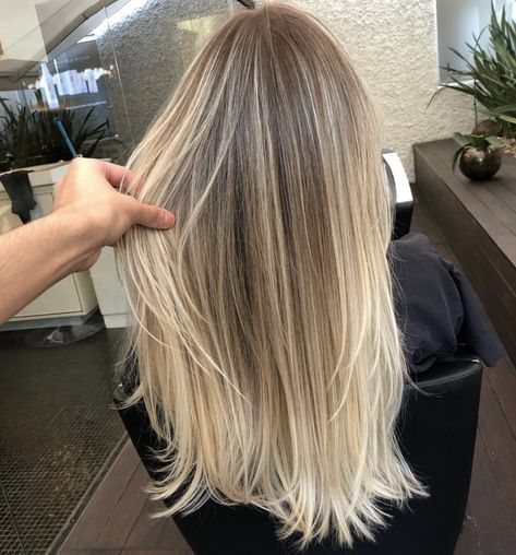 Babylights Blonde Straight Hair, Baby Lights Bronde Hair, Low Maintenance Blonde Hair Straight, Lived In Babylights, Root Melt Brunette To Blonde Straight, Grown In Blonde Hair, Blonde Balayage 2023, Scandinavian Blonde Balayage, Root Blend Blonde