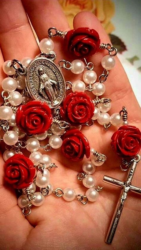 Body Jewelry Diy, Sacred Heart Art, Handmade Rosary, Rosary Jewelry, Mexican Culture Art, Catholic Crafts, Catholic Images, Holy Rosary, Christian Love