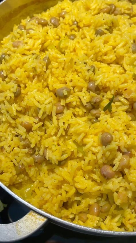 Trinidad Christmas, Coco Rice, Green Pigeon, Healthy Pantry, Pigeon Peas, Dominican Food, Healthy Food Motivation, Coffee Aesthetic, Candy Recipes