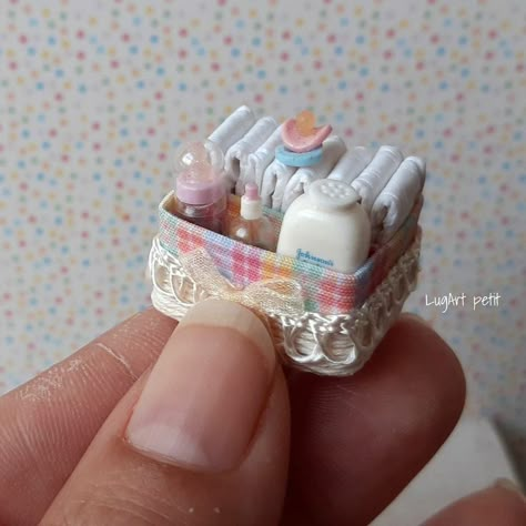 Mini Choses, Lake House Food Ideas, Calico Critters Families, Tiny Stuff, Mini Doll House, Diy Doll Miniatures, Lake Food, Mini Stuff, Miniature Things