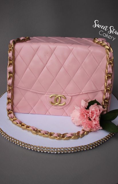 Sweet Stacks Cakery, LLC on Instagram: "Steps to creating a Chanel bag cake" Designer Birthday Cake, Happy Birthday Hannah, Chanel Birthday Cake, Barbie Dress Cake, Chanel Cake, Handbag Cakes, Chanel Birthday, Fondant Flower Cake, Cake Branding