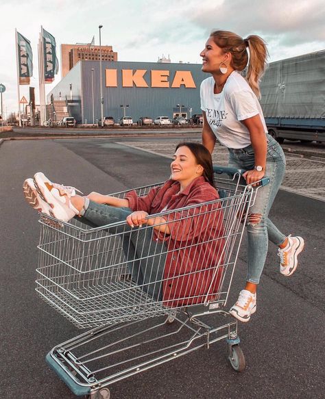 Shopping Goals❤️Tag Your BFF via @ootdmagazineturkey  by @laurralucie @francine_chloe  #bestfriendgoals #bff Photos Bff, Best Friend Photography, Best Friend Poses, Shotting Photo, Best Friend Photoshoot, Bff Photoshoot, Best Friends Shoot, Best Friends Aesthetic, Foto Tips