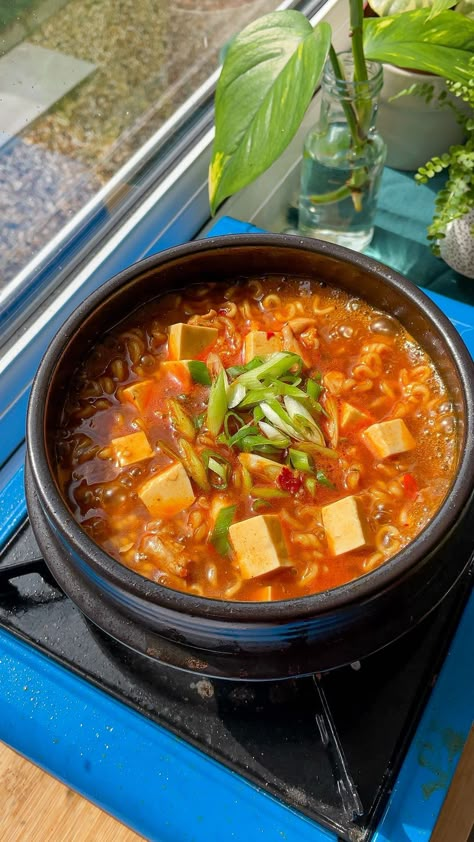 Food Chinese, Chinese Lunch Aesthetic, Tofu Dinner Aesthetic, Korean Dishes Aesthetic, Korean Mapo Tofu Recipe, Mapo Tofu Recipe Japanese, Mapo Tofu Recipe Vegetarian, Best Korean Food, Korean Food Aethstetic Ramen