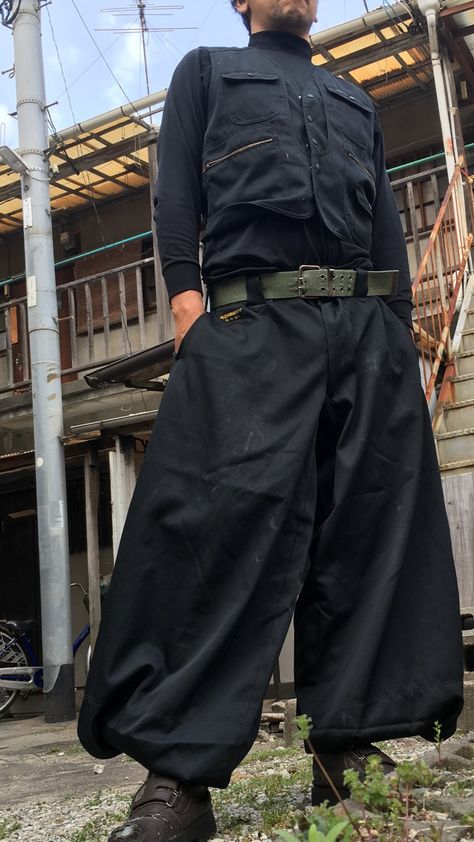 Workwear Inspired Fashion, Nikkapokka Pants, Tobi Pants, Jojo Fashion, Flare Outfit, Japanese Workwear, Japanese Mens Fashion, Fashion Design School, Japan Outfit