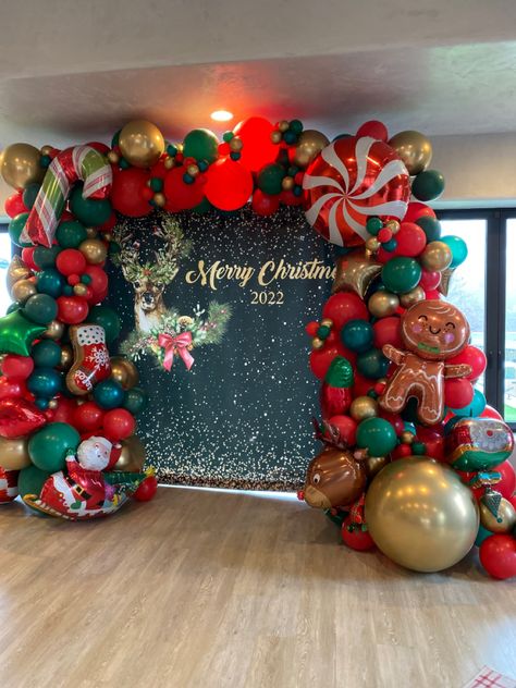 Christmas Festive Balloon Garland, Balloon Backdrop, Mega Garland, Holiday Party Christmas Balloon Arch Backdrop, Christmas Balloon Photo Backdrop, Christmas Balloon Backdrop, Christmas Grotto Ideas, Christmas Balloon Arch, Christmas Party Friends, Garland Balloon, Christmas Party Backdrop, Christmas Luncheon