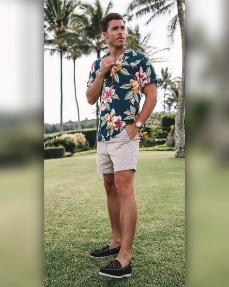 Mens Luau Outfit, Hawaiian Shirt Outfit Mens Aesthetic, Hawaii Outfits Plus Size, Floral Shirt Outfit, Outdoor Poses, Dad Outfits, Hawaiian Outfit Men, Hawaiian Shirt Outfit, Luau Outfits