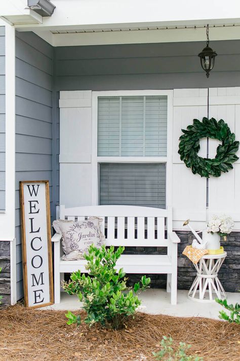 Rustic Farmhouse Front Porches, Farmhouse Front Porch Decorating, Farmhouse Front Porch Decor, Veranda Design, Front Porch Inspiration, Farmhouse Front Porch, Porch Bench, White Bench, Building A Porch