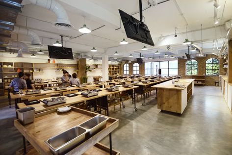 Cooking Classroom Design, Cooking Class Aesthetic, Cooking School Interior, Long Hairstyles For Fine Hair, Cooking School Design, Cooking Class Kitchen, Cooking Classes Design, Technology Room, Culinary Classroom