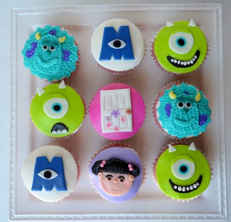 Monsters Inc Strawberry Cupcakes With Vanilla Bc And Fondant Toppers I Had So Much Fun Making These Monsters Inc Cupcakes, Monster Inc Cakes, Monsters Inc Baby Shower, Biscuits Halloween, Monsters Inc Baby, Cupcakes Fondant, Disney Cupcakes, Monster Inc Birthday, Monster Cupcakes