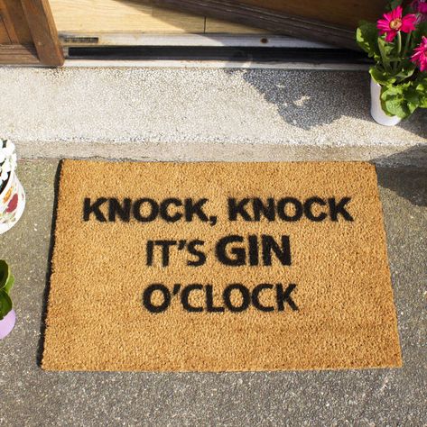 Are you interested in our Gin O Clock Doormat? With our funny doormat gift you need look no further. Front Doormat, Wayfair Uk, Gin O Clock, Guest Bedroom Design, Artsy Design, Gym Food, Quirky Home Decor, Coir Doormat, Personalized Door Mats