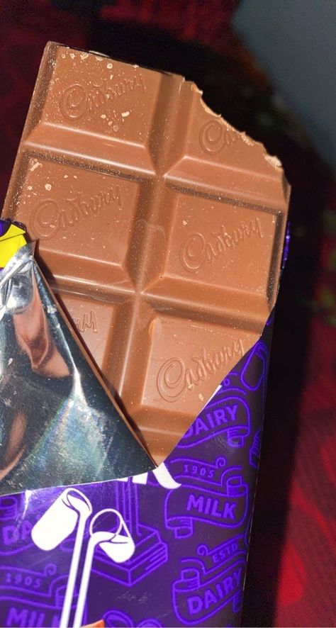 Pictures Of Chocolate Bars, Dairy Milk Chocolate Aesthetic, Aesthetic Chocolate Pictures, Chocolate Aesthetic Snap, Chocolate Streaks Snapchat, Snacks Snapchat Stories, Chocolates Snaps, Chocolate Bar Aesthetic, Fast Food Snap