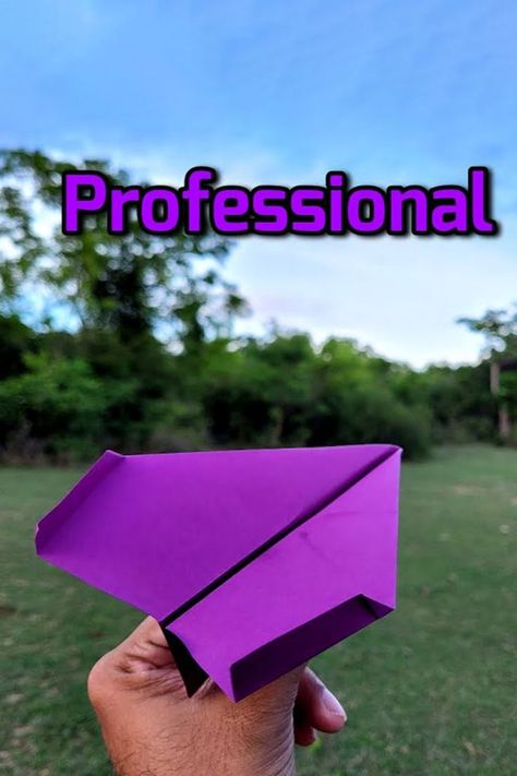 Paper Airplane Designs, Origami Plane, Make A Paper Airplane, Airplane Crafts, Airplane Flying, Paper Sculptures, Airplane Design, Paper Work, Paper Airplane