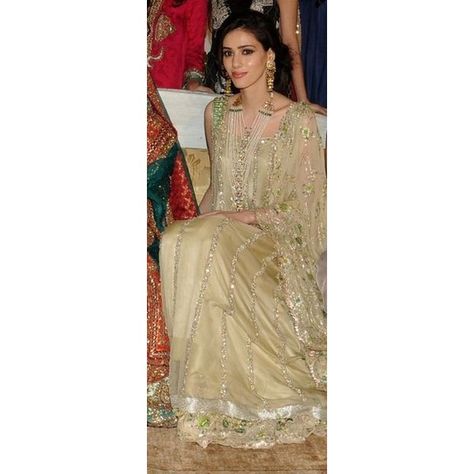 Saath Lada Haar, Deena Rehman, Gold Lengha, Makeup Highlighting, Elan Bridal, Wedding Dress Vintage, Rani Haar, Pakistani Clothes, Pakistani Couture