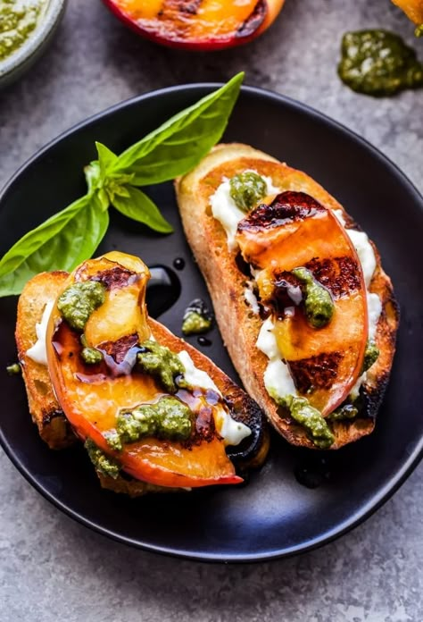 Burrata Crostini, Burrata Recipes, Peach And Burrata, Peach Pizza, Recipe Runner, Burrata Recipe, Crostini Recipe, Summer Appetizers Easy, Crostini Recipes