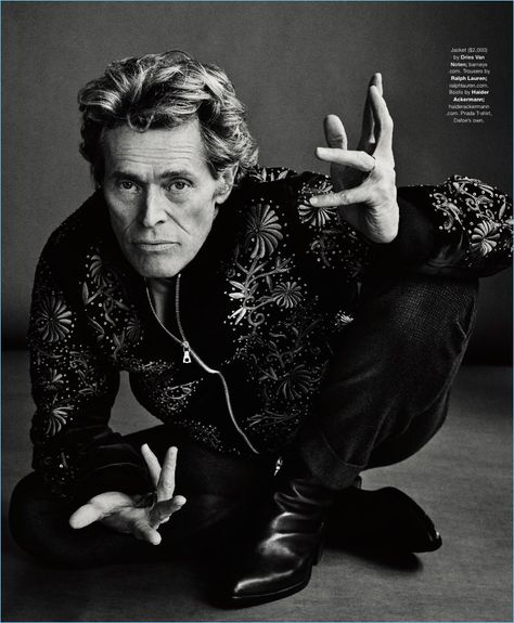 Willem Dafoe Esquire The Big Black Book Cover Photo Shoot | Fall 2018 | The Fashionisto The Boondock Saints, Funny Poses, Willem Dafoe, Nicholas Hoult, Esquire Magazine, Michael Keaton, Black Book, Black Books, Pose Reference Photo