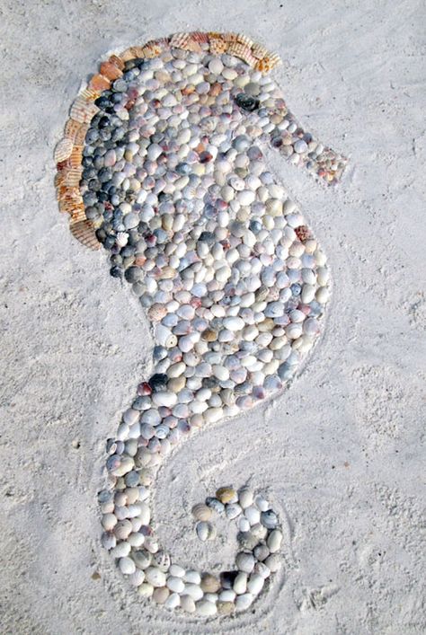 Shell sea horse beach art. This beautiful seahorse was later swept away by wind and waves... #beachart Fun Beach Activities For Kids, To Do At The Beach, Seahorse Art, Beach Games, Sand Surfing, Sand Sculptures, Beach Diy, Shell Beach, Beach Activities