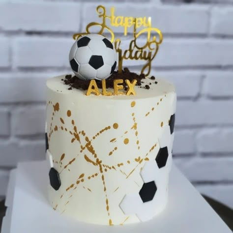 Pastel Cr7, Boys Soccer Birthday Party, Soccer Themed Cake, Football Theme Cake, Football Cake Design, Birthday Cake For Father, Football Themed Cakes, Soccer Birthday Cakes