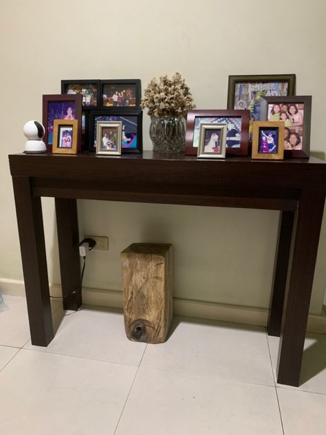 Table With Framed Photos, Frames On Table Display, Entryway Table Decor With Pictures, Table By The Window, Picture Table, Entry Table Decor, Table Top Frame, Photo Frame Display, Kitchen Layout Plans