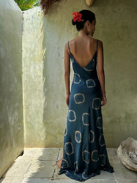 Indigo Luxury Silk Dress, Circle Tiedye, Hand Crafted, Hand-dyed With Plants. - Etsy Trendy Bridesmaid Dresses, Clothes Alterations, Sunshine Vibes, Wedding Evening Dress, Dress Bridesmaids, Silk Satin Dress, Satin Dress Long, Deep Winter, Guest Attire