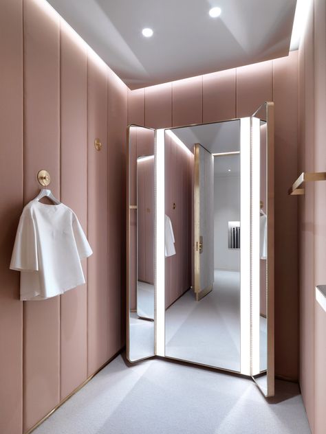 J&M Davidson by Universal Design Studio Ruangan Studio, Dressing Design, Store Concept, Luxury Wardrobe, Changing Room, Boutique Interior, Walk In Wardrobe, Retail Interior, Design Studios