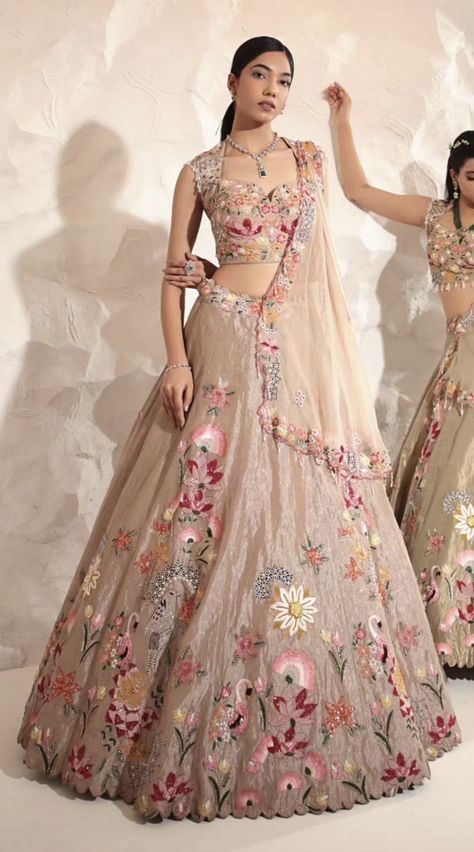 Lehenga Ideas For Sisters Wedding, Lehenga Designs For Sisters Wedding, Modern Lehenga Blouse Designs, Sister Of The Bride Dress Indian, Carnival Wedding Outfit, Kiara Advani Wedding Outfits, Sangeet Lehenga Sisters, Sangeet Lehenga For Bridesmaid, Sangeet Lehenga For Bride Sister