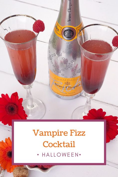 A simple champagne cocktail that's perfect for Halloween. Deep red, easy to make and delicious, your guests will be surprised at your cocktail making at your Halloween party #cocktail #halloween Halloween Wine Cocktails, Champagne Halloween Cocktails, Halloween Champagne Cocktails, Halloween Champagne, Halloween Bunco, Cocktail Halloween, Halloween Drink, Champagne Drinks, Champagne Pop