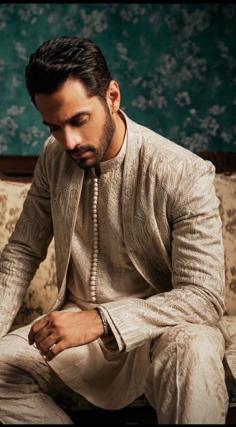 Gold Sherwani, Indo Western Outfits For Men, Indian Wedding Clothes For Men, Sherwani For Men Wedding, Wedding Kurta For Men, Embroidered Sherwani, Groom Fashion, Groom Dress Men