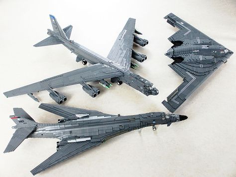 LEGO Strategic Bomber Triad | Kenneth's B-2 has a wingspan c… | Flickr Lego Plane Instructions, Lego Jet Fighter, Lego Gunship, Lego Aircraft Carrier, Lego Aircraft, Lego Plane, Lego Ww2, Lego Army, Lego Ship