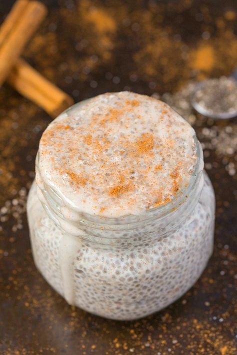 Healthy Sticky Cinnamon Roll Chia Pudding- Dessert, breakfast or snack, this protein packed chia pudding has the BEST texture and ready in minutes! {vegan, gluten free, paleo recipe}- thebigmansworld.com Brekkie Ideas, Pudding Recept, Scones Vegan, Camp Meals, Chia Recipes, Keto Chia Pudding, Cheesecake Vegan, Dessert Breakfast, Pudding Dessert