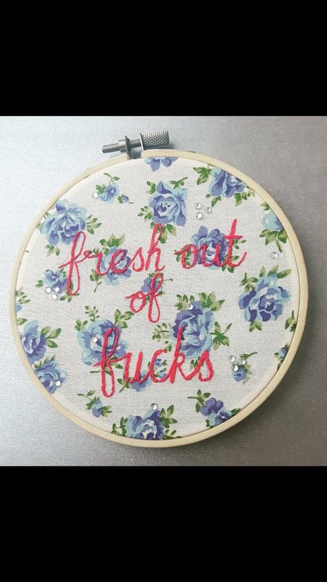 Image Sweary Embroidery, Embroidery Hoop Art, Hoop Art, Needle And Thread, Embroidery Hoop, Embroidery Stitches, For Girls, Cross Stitch, Yarn