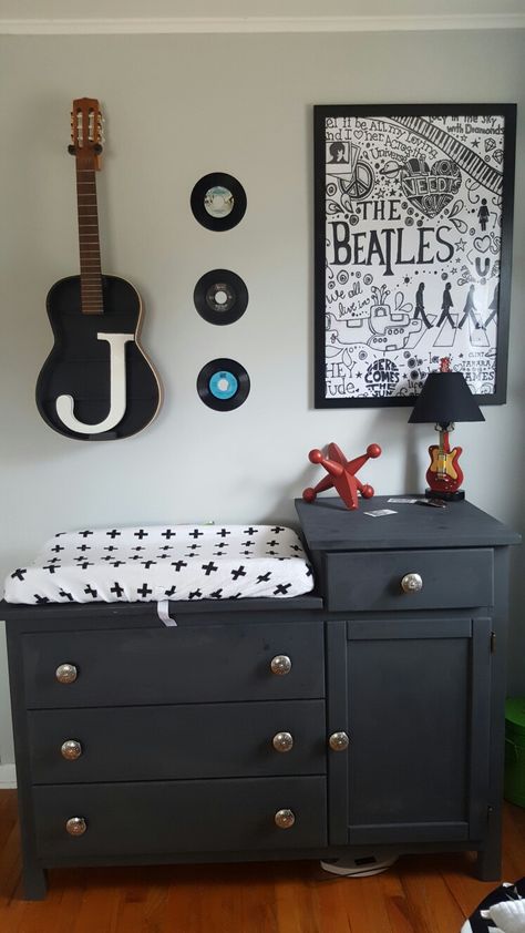 Rocker baby room Rock and Roll nursery Music Themed Nursery, Casa Rock, Music Nursery, Nursery Rocker, Poster Graphics, Baby Room Themes, Baby Rocker, Baby Sleep Problems, Nursery Baby Room