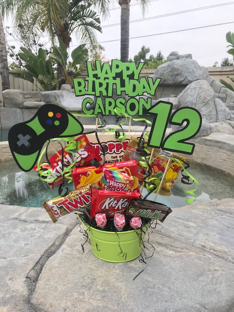 Gamer Box Gift Ideas, Gamer Bouquet, Video Game Gift Basket, Gamer Gift Basket, Gift Card Bouquet, Xbox Gifts, Video Game Cakes, Handmade Games, Xbox Gift Card