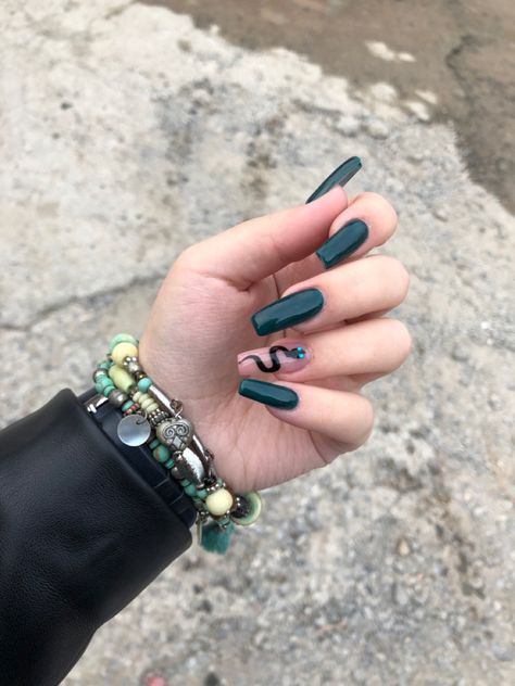 Emerald Green Snake Nails, Dark Green Snake Nails, Nail Art Snakes, Nails With Snake Design, Green Snake Nails, Monsoon Nails, Snake Nails Designs, Slytherin Nails, Swift Nails