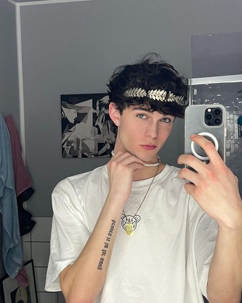 Nils Kuesel on Instagram: “heaven is too far away . . . . . . #tiktok #tiktokboys #wattpad #wattpadstories #jackross #areshidalgo #percyjackson #greekmythology…” Nils Kuesel, Jack Ross, Jack Rose, Bad Memories, Cool Outfits For Men, Stylish Boys, Aesthetic Guys, Male Face, Thick Hair Styles